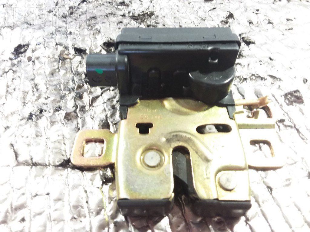 Tailgate Hatchback Boot Lock Latch 7131137 from a Mini R50 R53 01-06 