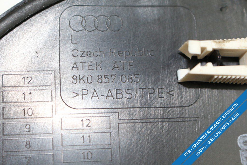 Audi A4 S4 B8 8K Dangtelis saugiklių dėžės 8K0857086
