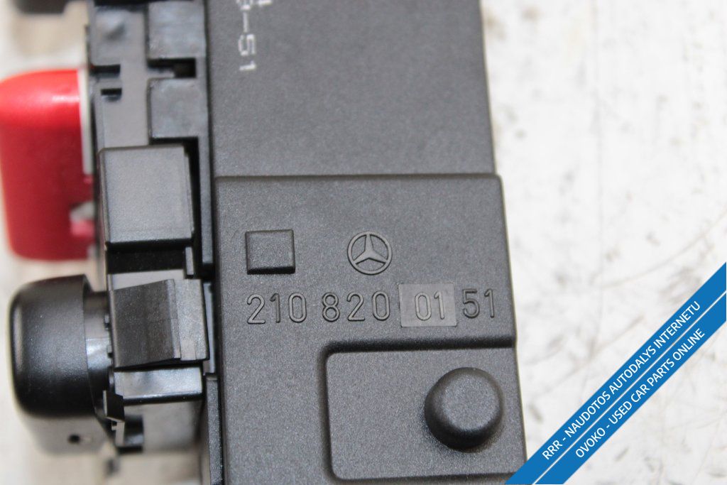 Mercedes-Benz E W210 Avarinių žibintų jungtukas A2108200151